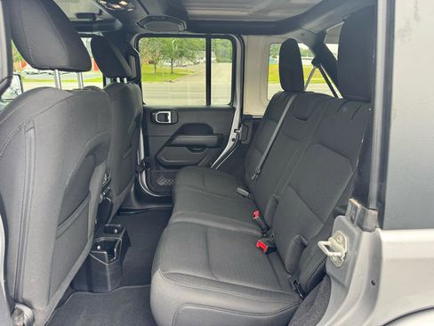 Used 2020 Jeep Wrangler Unlimited Sahara AWD/4WD image 14