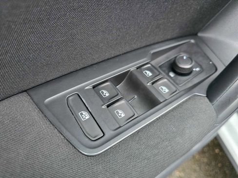 Used 2021 Volkswagen Tiguan S image 22