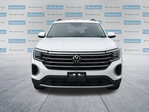 Used 2025 Volkswagen Atlas SE AWD/4WD image 2