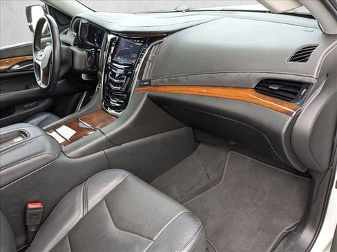 Used 2017 Cadillac Escalade Premium Luxury image 18