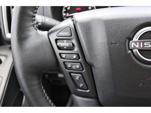 Used 2025 Nissan Frontier SV w/ SV Convenience Package RWD image 15