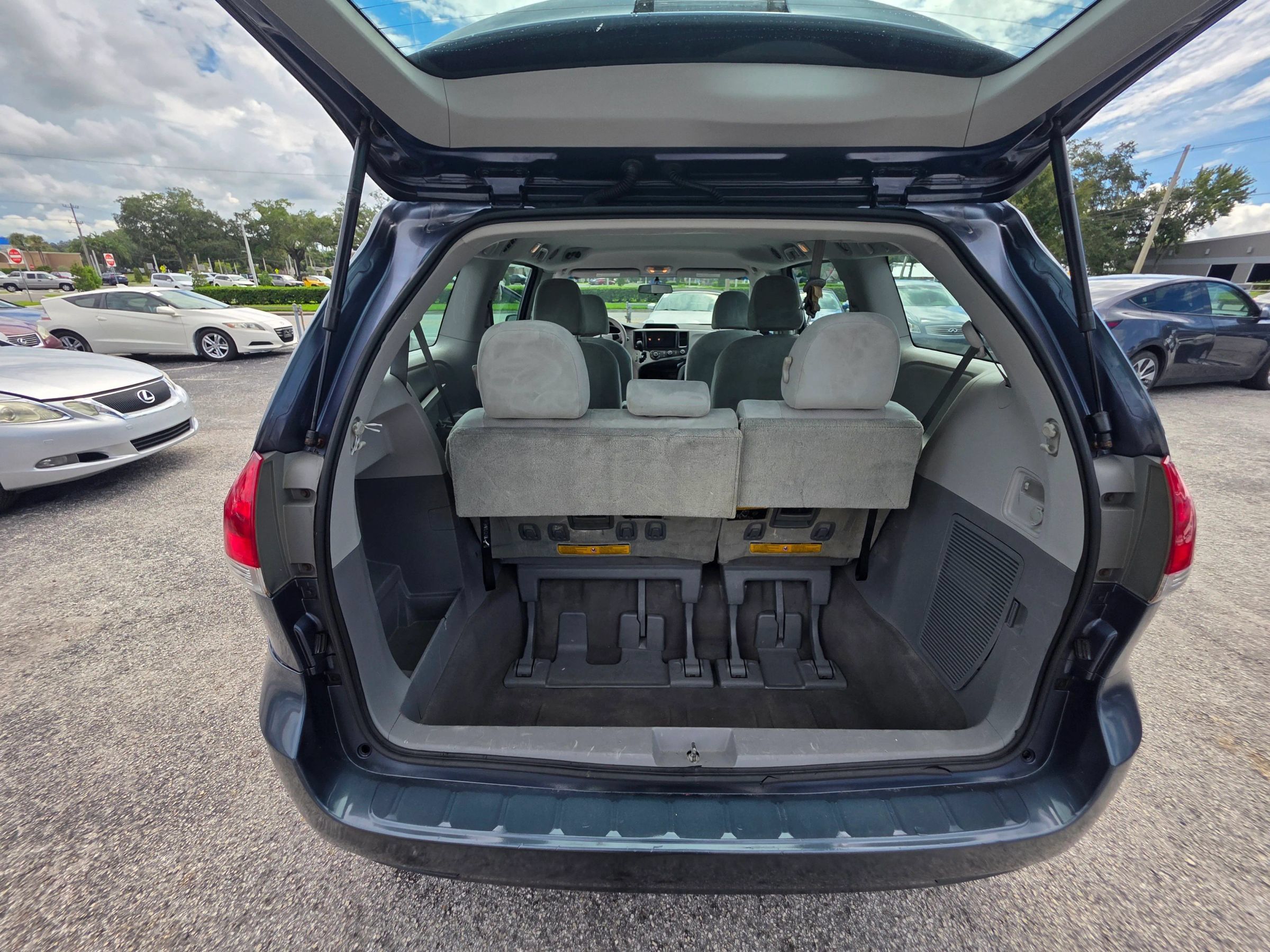 Used 2014 Toyota Sienna L FWD image 23