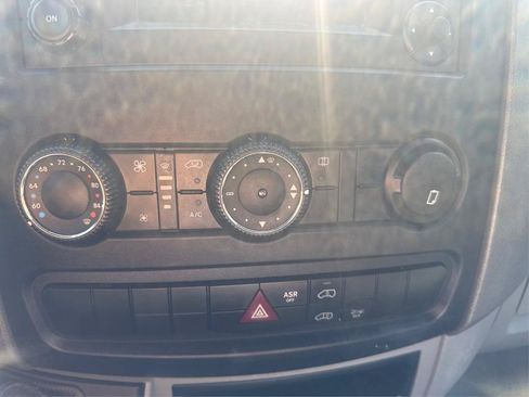 Used 2018 Mercedes-Benz Sprinter 2500 image 18
