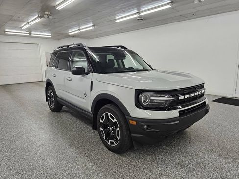 Used 2022 Ford Bronco Sport Outer Banks w/ Tech Package AWD/4WD image 3