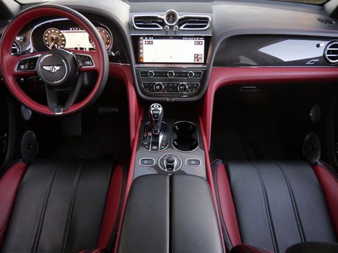 Used 2022 Bentley Bentayga image 4