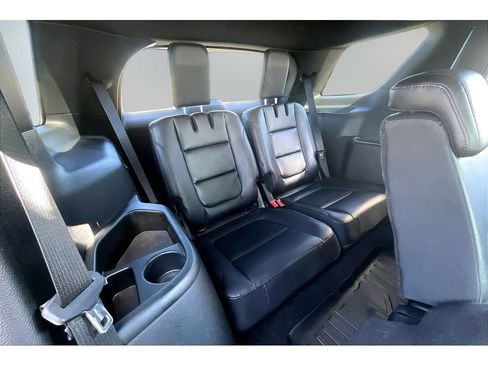 Used 2019 Ford Explorer XLT w/ Equipment Group 202A AWD/4WD image 26
