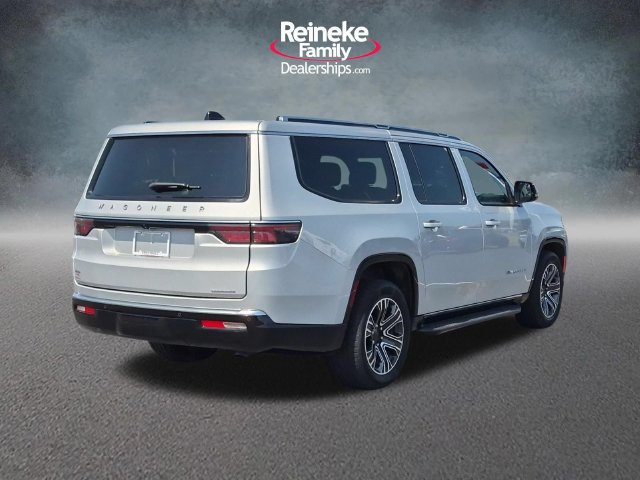 Used 2024 Jeep Wagoneer L Series II w/ Flexible Seating Group AWD/4WD image 5