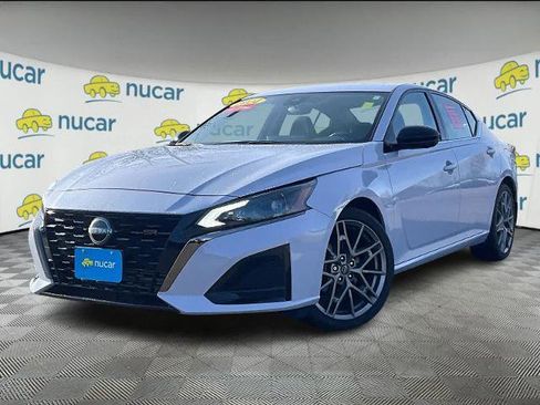 Certified 2024 Nissan Altima 2.0 SR image 3