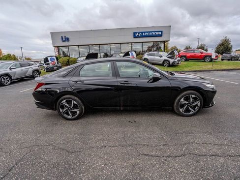 Certified 2023 Hyundai Elantra SEL w/ Convenience Package image 8