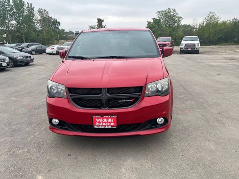 Used 2014 Dodge Grand Caravan SXT w/ Blacktop Package FWD image 2
