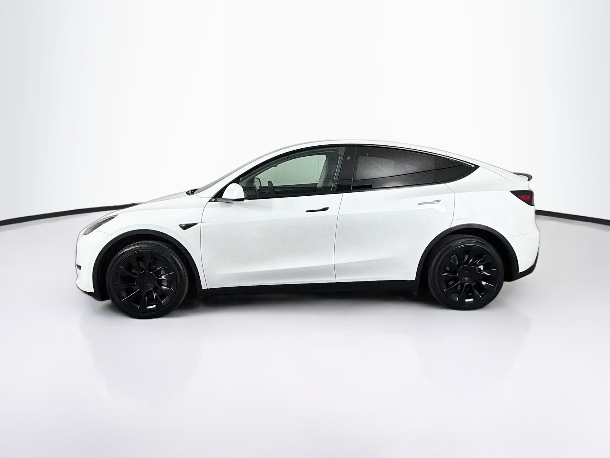 Used 2024 Tesla Model Y Long Range AWD/4WD image 4