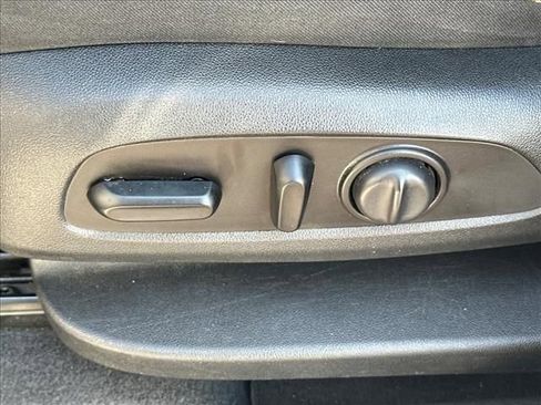 Used 2019 Chevrolet Equinox LT FWD image 21