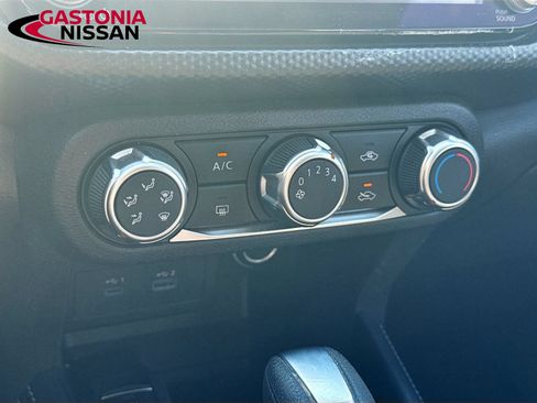 Used 2023 Nissan Kicks SV w/ Interior Electronics Package FWD image 19
