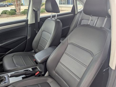 Used 2022 Volkswagen Passat 2.0T SE image 15