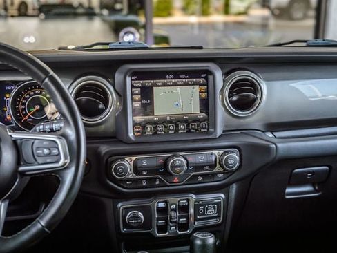Used 2019 Jeep Wrangler Unlimited Sahara AWD/4WD image 32