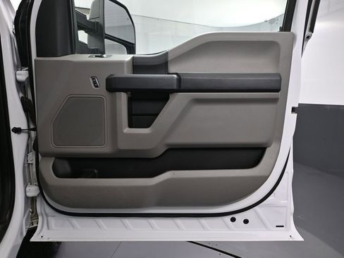 Used 2022 Ford F250 XL w/ Power Equipment Group image 43