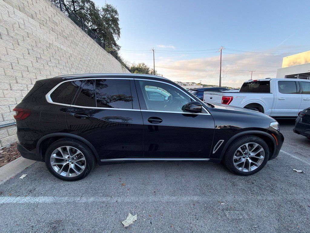 Used 2021 BMW X5 sDrive40i w/ Premium Package RWD image 3