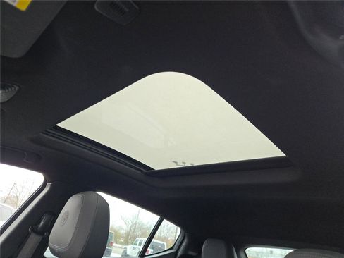 Used 2025 Alfa Romeo Tonale w/ Premium Package image 31