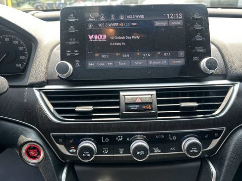Used 2018 Honda Accord Touring image 28