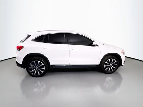 Used 2022 Mercedes-Benz GLA 250 4MATIC image 11