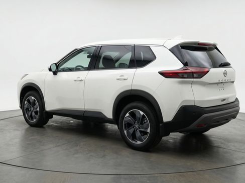 Used 2025 Nissan Rogue SV image 6