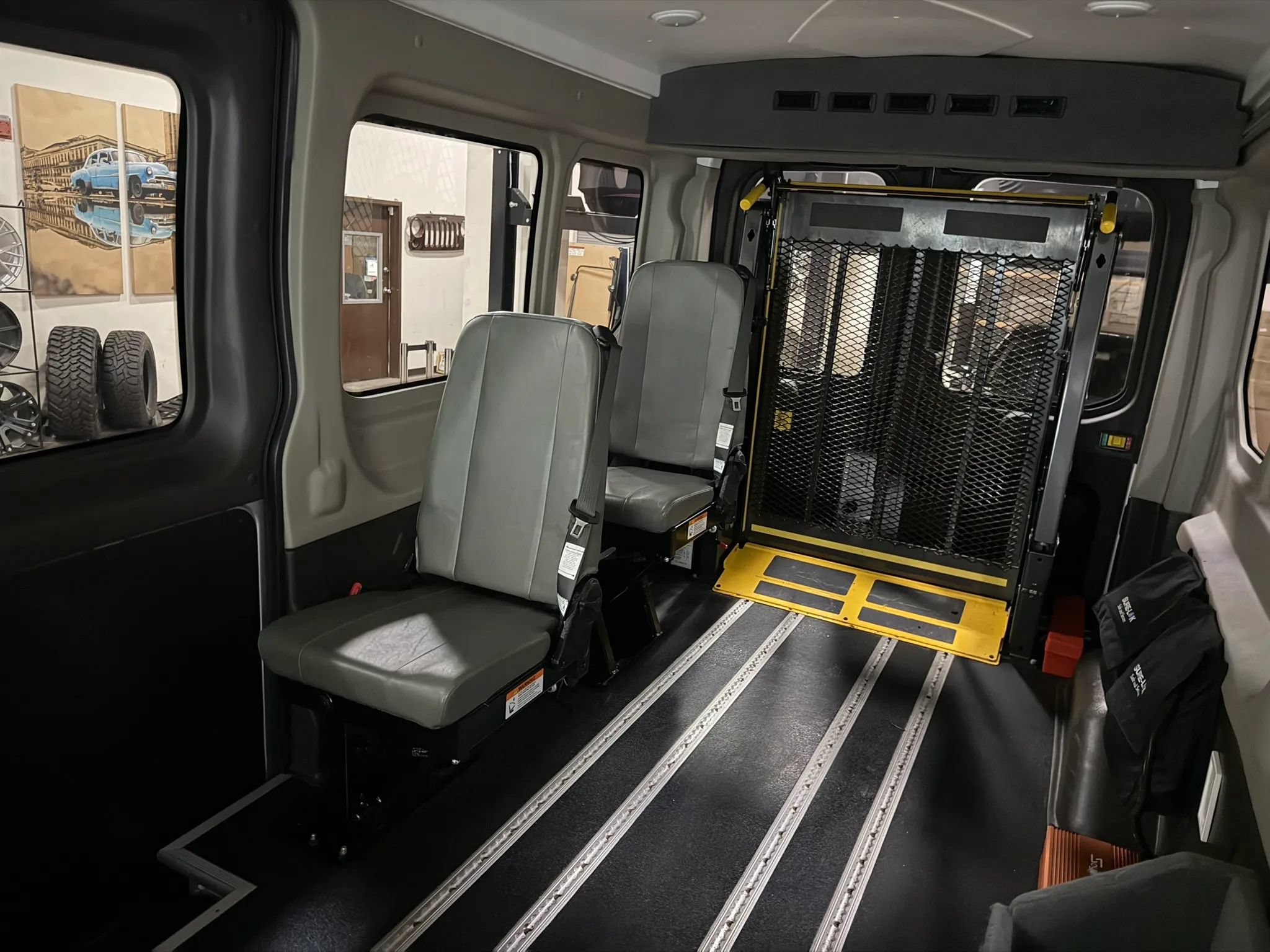 Used 2019 Ford Transit 250 148 Medium Roof RWD image 36