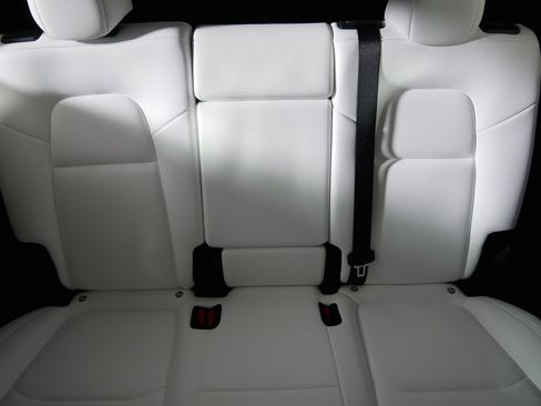 Used 2023 Tesla Model Y Long Range image 13