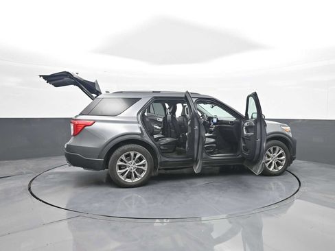 Used 2021 Ford Explorer Limited w/ Equipment Group 301A AWD/4WD image 53