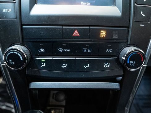 Used 2017 Toyota Camry SE w/ Moonroof Package image 24