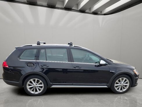 Used 2017 Volkswagen Golf Alltrack SE image 10