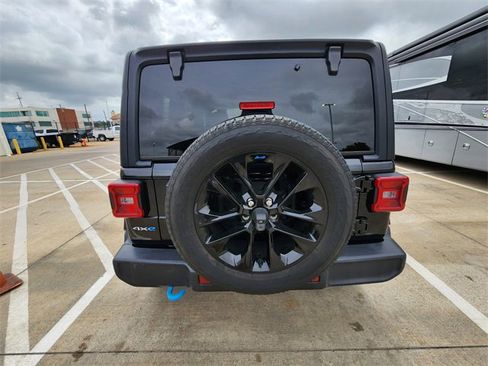 Used 2023 Jeep Wrangler Unlimited Sahara AWD/4WD image 11