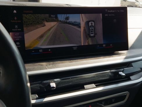 Used 2023 BMW X7 xDrive40i w/ Climate Comfort Package image 17