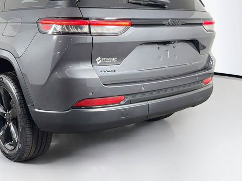 Used 2023 Jeep Grand Cherokee Altitude AWD/4WD image 38