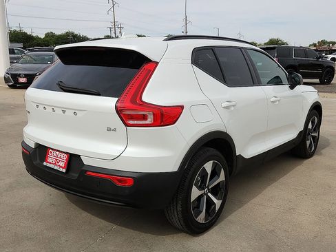Used 2023 Volvo XC40 B4 Ultimate FWD image 3
