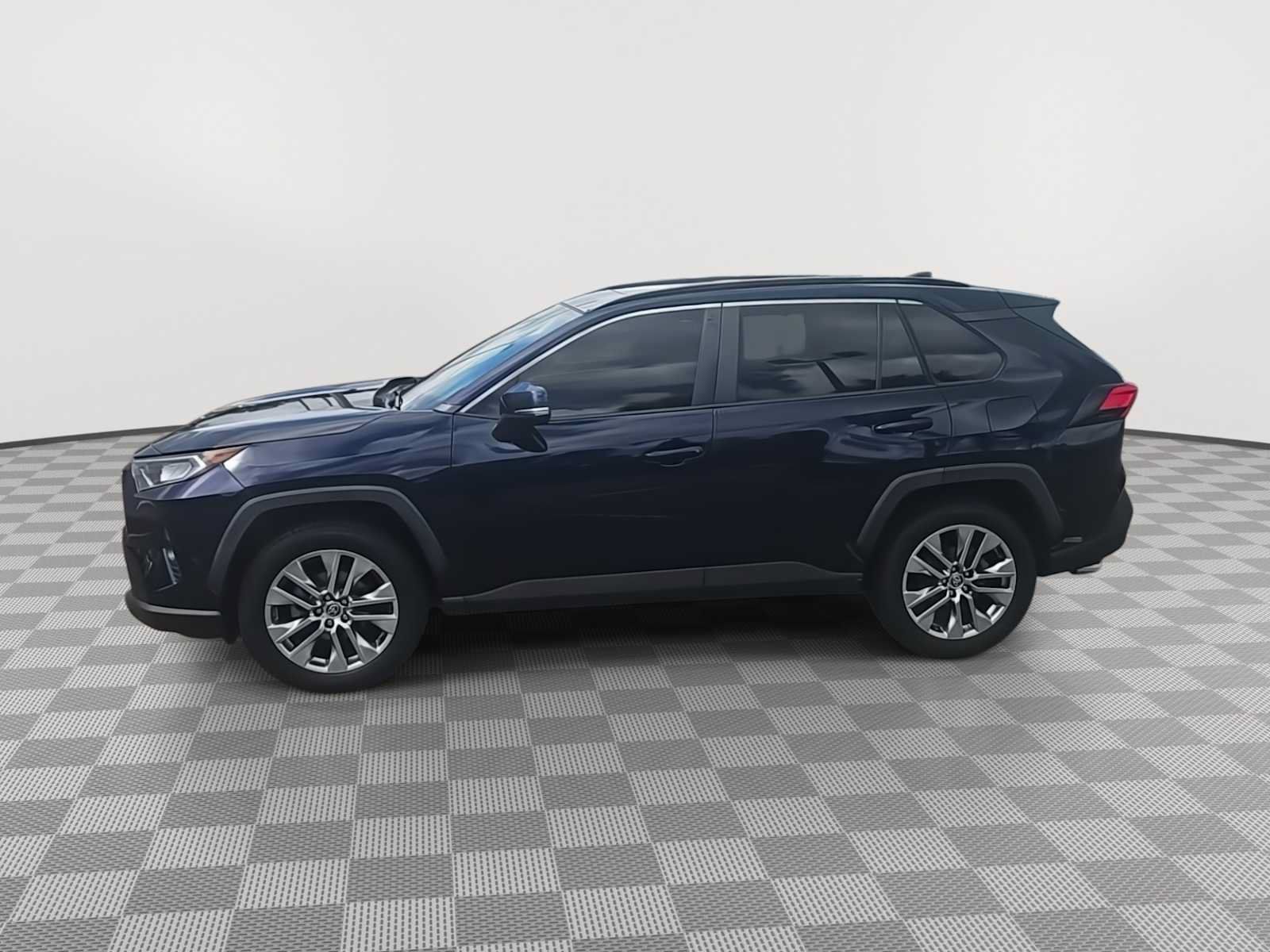 Used 2021 Toyota RAV4 XLE Premium FWD image 5