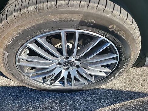 Used 2025 Mercedes-Benz GLC 300 4MATIC image 11