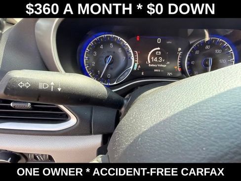 Used 2023 Chrysler Pacifica Touring-L FWD image 18