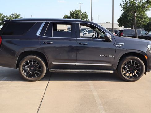 Used 2023 GMC Yukon SLT AWD/4WD image 2