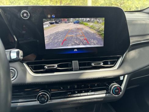 Used 2025 Chevrolet Equinox LT FWD image 17