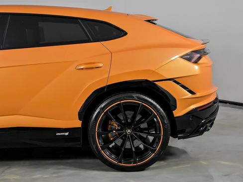 Used 2023 Lamborghini Urus S image 9