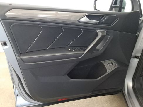 Certified 2022 Volkswagen Tiguan SE image 17