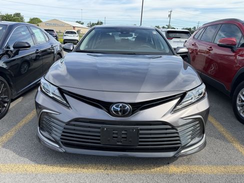 Used 2023 Toyota Camry LE FWD image 3