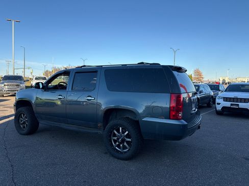 Used 2009 GMC Yukon XL SLT w/ SLT Chrome Edition image 3