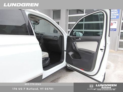 Used 2020 Volkswagen Tiguan SEL w/ 3rd Row Seat Package image 8