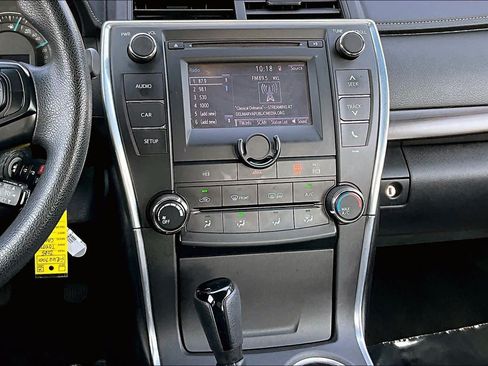 Used 2015 Toyota Camry LE FWD image 7