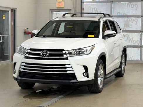 Used 2019 Toyota Highlander Limited FWD image 3