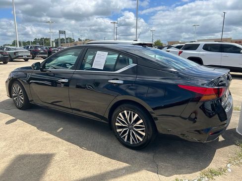 Used 2025 Nissan Altima 2.5 SV FWD image 8