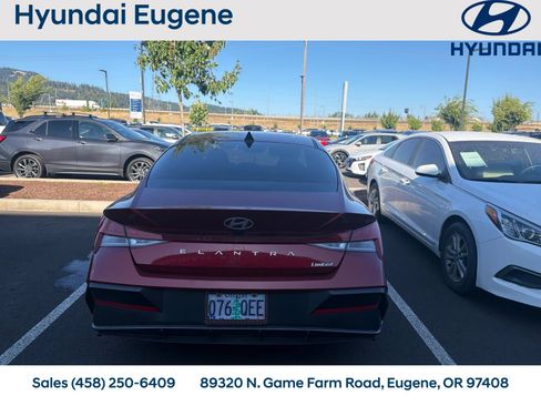 Used 2025 Hyundai Elantra Limited FWD image 2