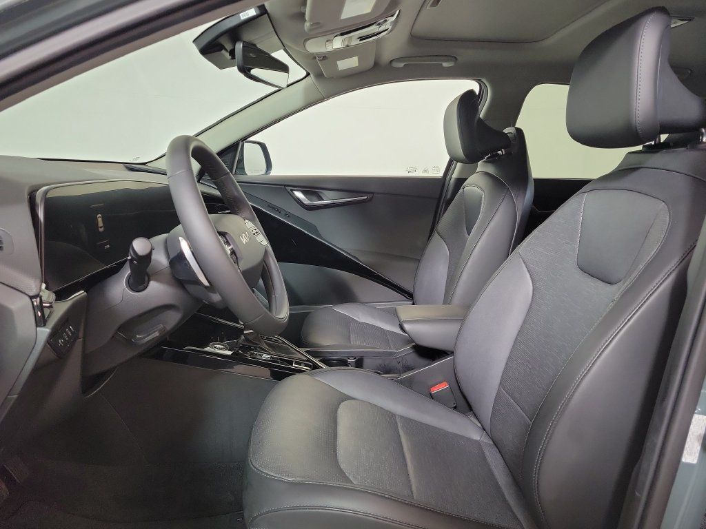 Used 2023 Kia Niro FWD image 12