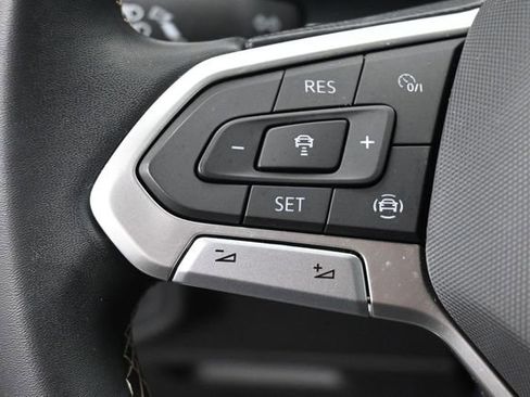 Used 2023 Volkswagen Atlas Cross Sport SE FWD image 17